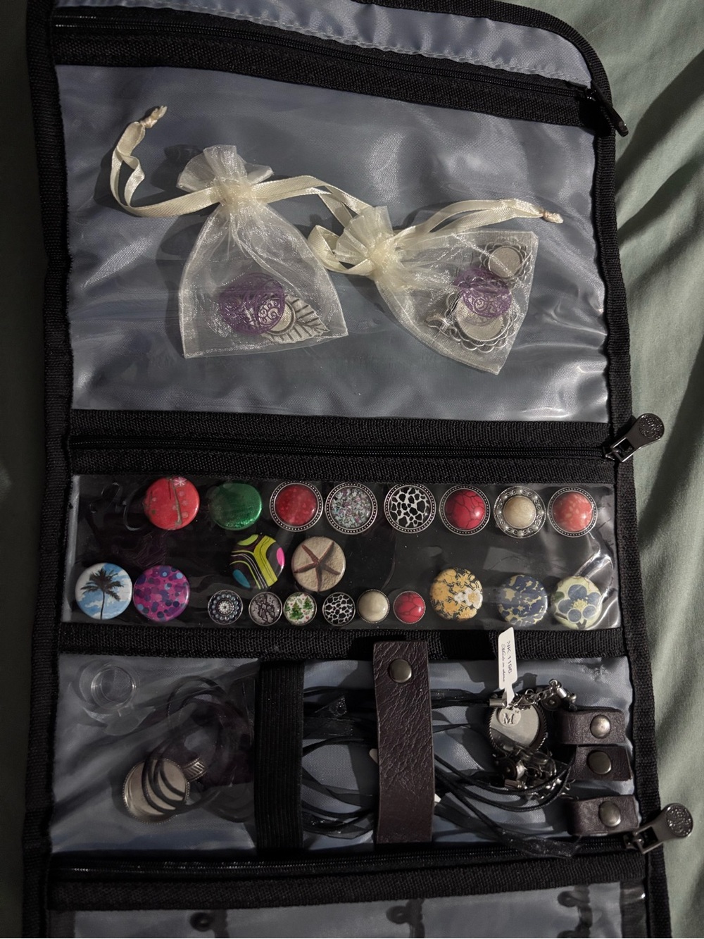 Magnabilities magnetic jewelry and Organizer